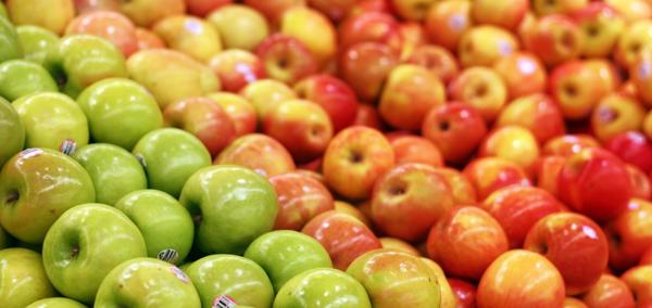 Loose red and green apples.