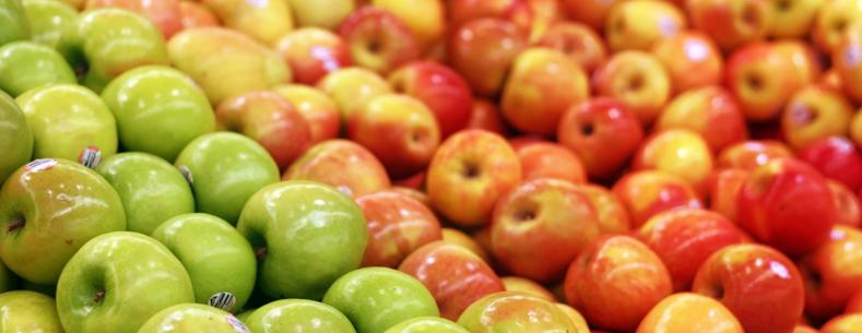 Loose red and green apples.