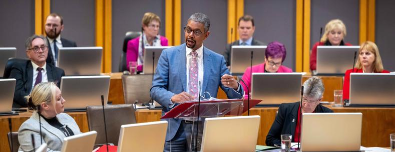 A picture of First Minister Vaughan Gething and other Members of the Senedd during a plenary session. 